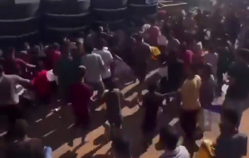 Thumbnail preview image for the video titled: Massive crowds in Gaza gather around a tanker delivering potable water