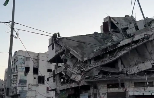 Thumbnail preview image for the video titled: Israeli Apache AH-64 fires over Gaza City as people celebrate Eid