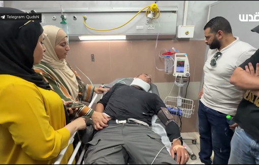 Thumbnail preview image for the video titled: Journalist Issam Rimawi arrives at the hospital after being injured by settlers