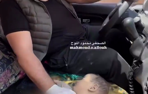 Thumbnail preview image for the video titled: Paramedic tries to resuscitate a child injured in an Israeli house strike