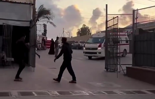 Thumbnail preview image for the video titled: Man wounded in GHF site massacre arrive at Nasser hospital