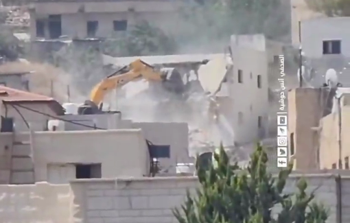 Thumbnail preview image for the video titled: Israeli bulldozers continue the demolition of homes in Jenin refugee camp