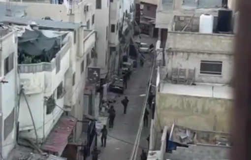 Thumbnail preview image for the video titled: Israeli forces continue their invasion of the Askar al-Jadeed refugee camp