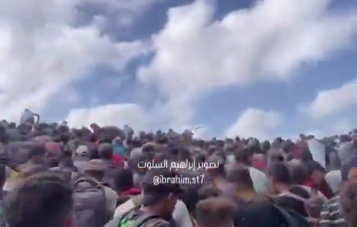 Thumbnail preview image for the video titled: Crowds take cover from incoming Israeli gunfire at a Rafah GHF site