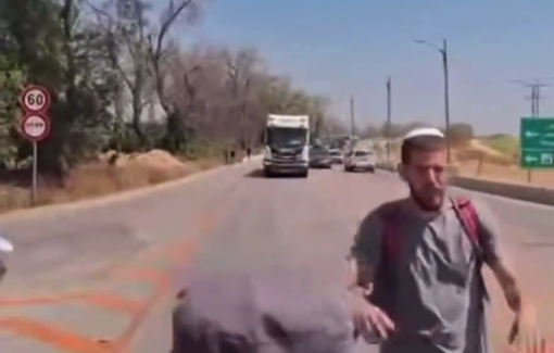 Thumbnail preview image for the video titled: Israeli citizen continue to block rare aid trucks to Gaza
