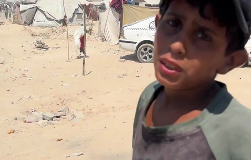 Thumbnail preview image for the video titled: Starved child described chaotic Israeli aid system as "crap"