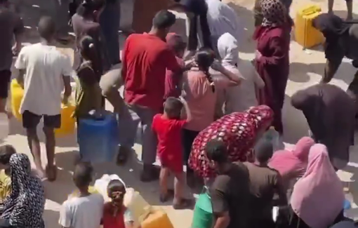 Thumbnail preview image for the video titled: Long lines to get water in Khan Younis