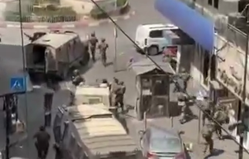 Thumbnail preview image for the video titled: At least 58 Palestinians injured after Israeli forces during a violent raid on Ramallah