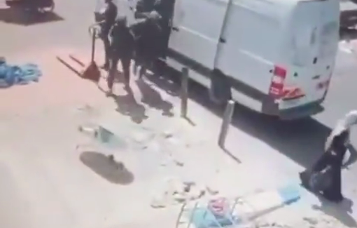 Thumbnail preview image for the video titled: Israeli Mitsa'arvim forces disguised in a civilian vehicle stormed the city of Ramallah