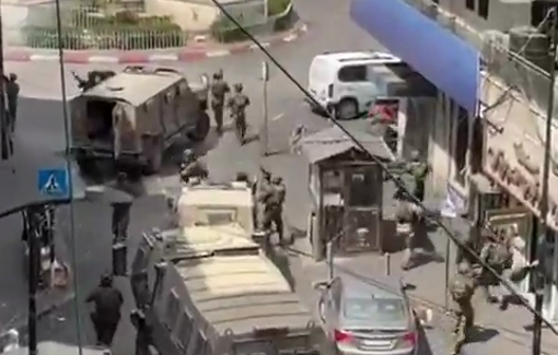 Thumbnail preview image for the video titled: Israeli army vehicles storm Al-Manara Roundabout in central Ramallah, opening fire with live ammunition and tear gas canisters
