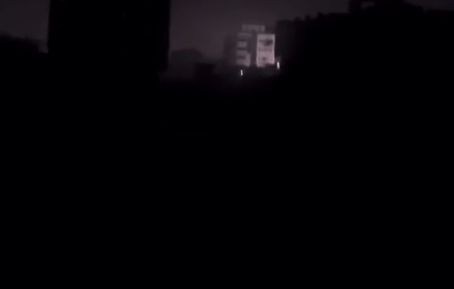 Thumbnail preview image for the video titled: Israeli strike under heavy gunfire cover next to Al-Shifa hospital