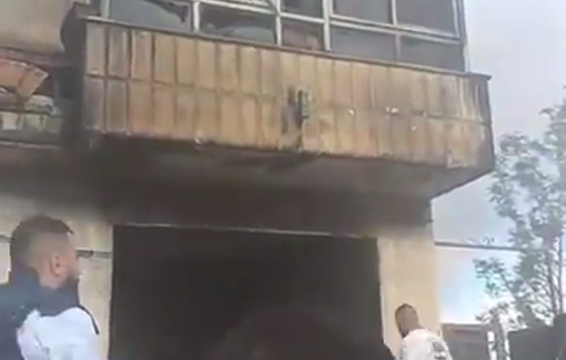 Thumbnail preview image for the video titled: Israeli special forces targeted the besieged house, with three ‘Energa’ shells, causing it to catch fire