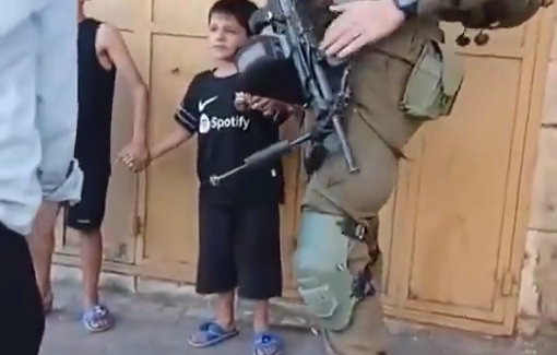 Thumbnail preview image for the video titled: Isaeli soldiers detained and threatened two little Palestinian children, accusing them of "spying"