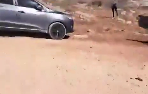 Thumbnail preview image for the video titled: Residents of Deir Jarir attempting to defend their livestock and property against dozens of armed settlers