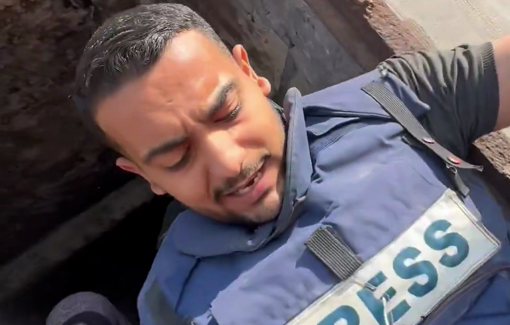 Thumbnail preview image for the video titled: Panic among displaced families after an Israeli airstrike hit close to their lcoation