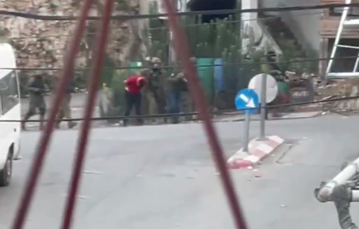 Thumbnail preview image for the video titled: Israeli soldiers arrest two Palestinian children and a man at Baqa Roundabout, Nablus