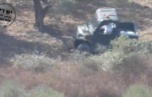 Thumbnail preview image for the video titled: Settlers from Yitzhar settlement expel Palestinian harvesters and steal equipment