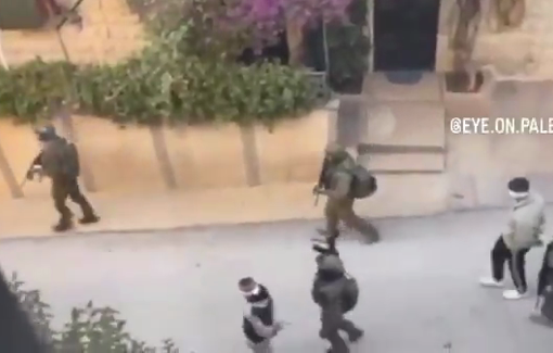 Thumbnail preview image for the video titled: Israeli forces arrested dozens of men during the wide-scale raid on the town of Beit Ummar