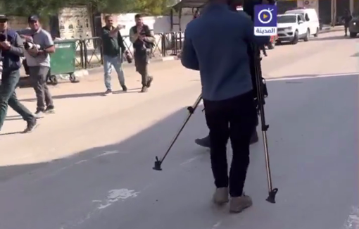 Thumbnail preview image for the video titled: Israeli troops preventing press and arresting journalists during the arrest operation in Tubas