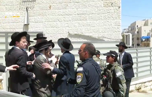 Thumbnail preview image for the video titled: The commander of the Haredi & Border Police officers attacking rabbis and demonstrators against conscription with batons